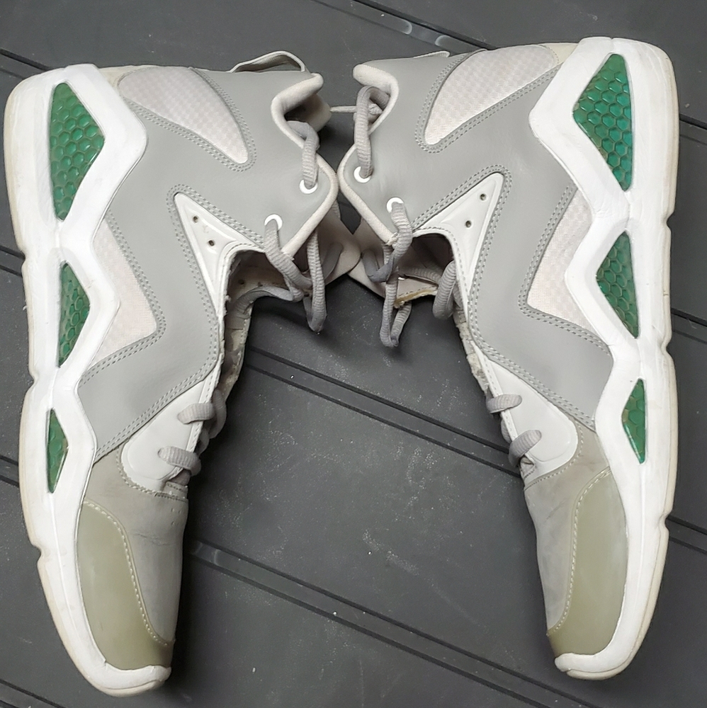 Reebok Kamikaze II Size 11